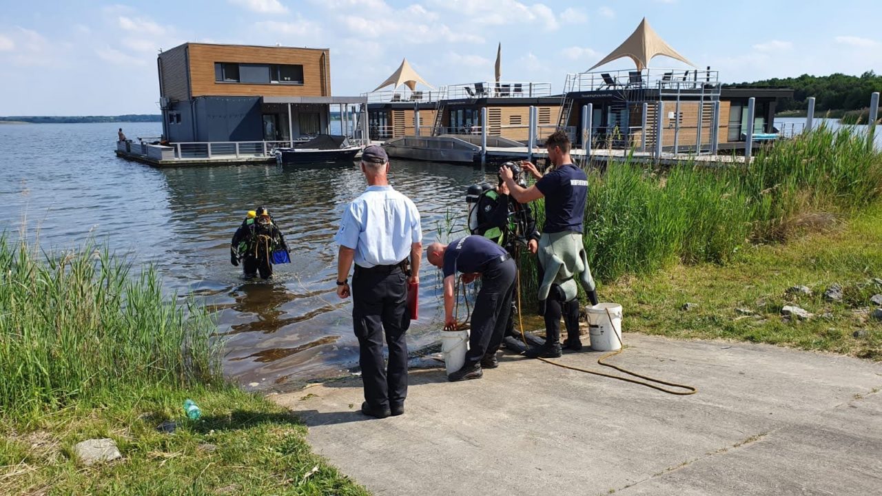 Feuerwehr der LEAG bei Prüfungen für Einsatztaucher