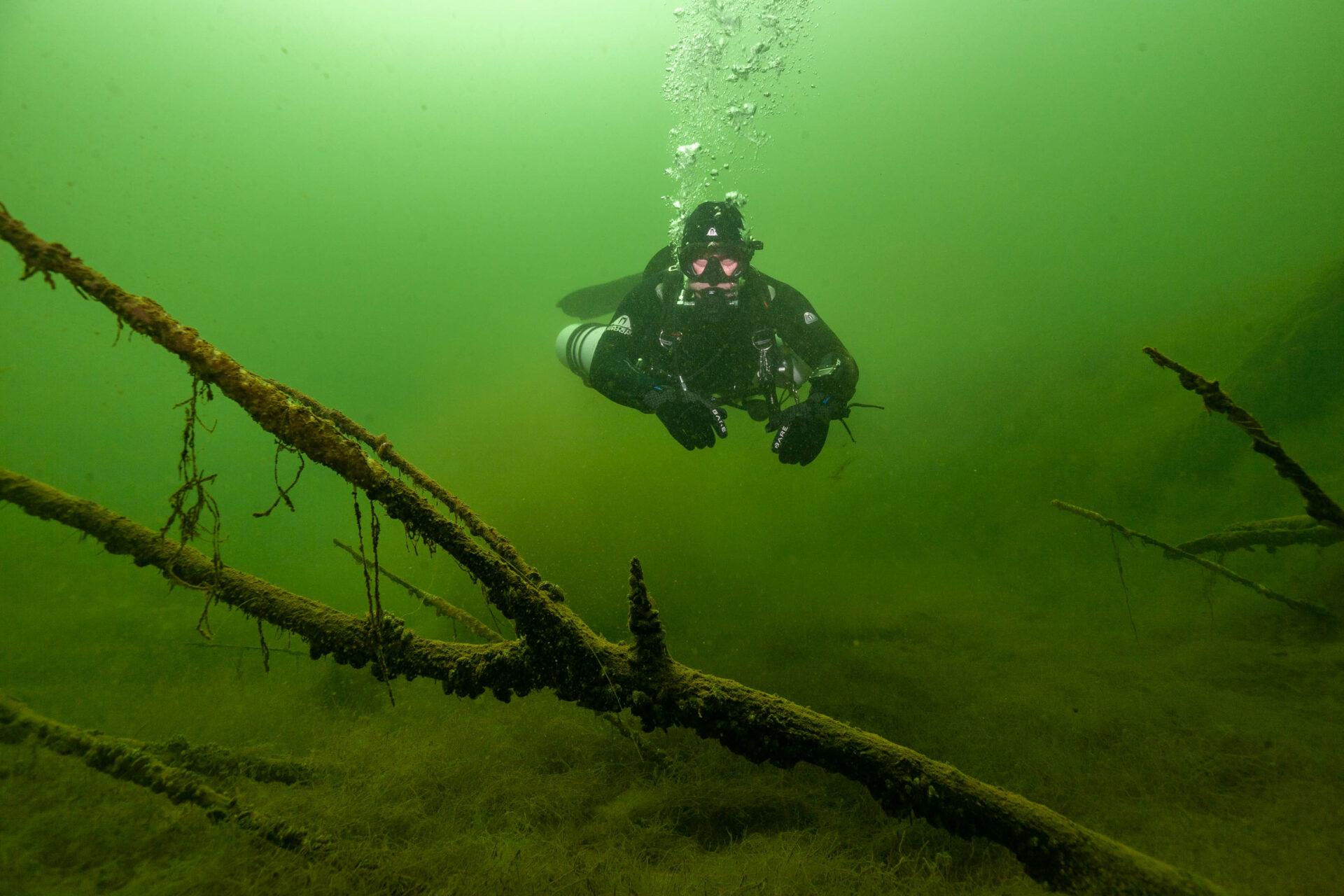 Sidemount Taucher im Zschornewitzer See (Sachen Anhalt)